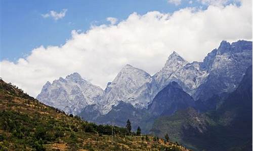 香格里拉旅游攻略景点大全梅里雪山现在有日照金山吗_梅里雪山香格里拉旅游路线